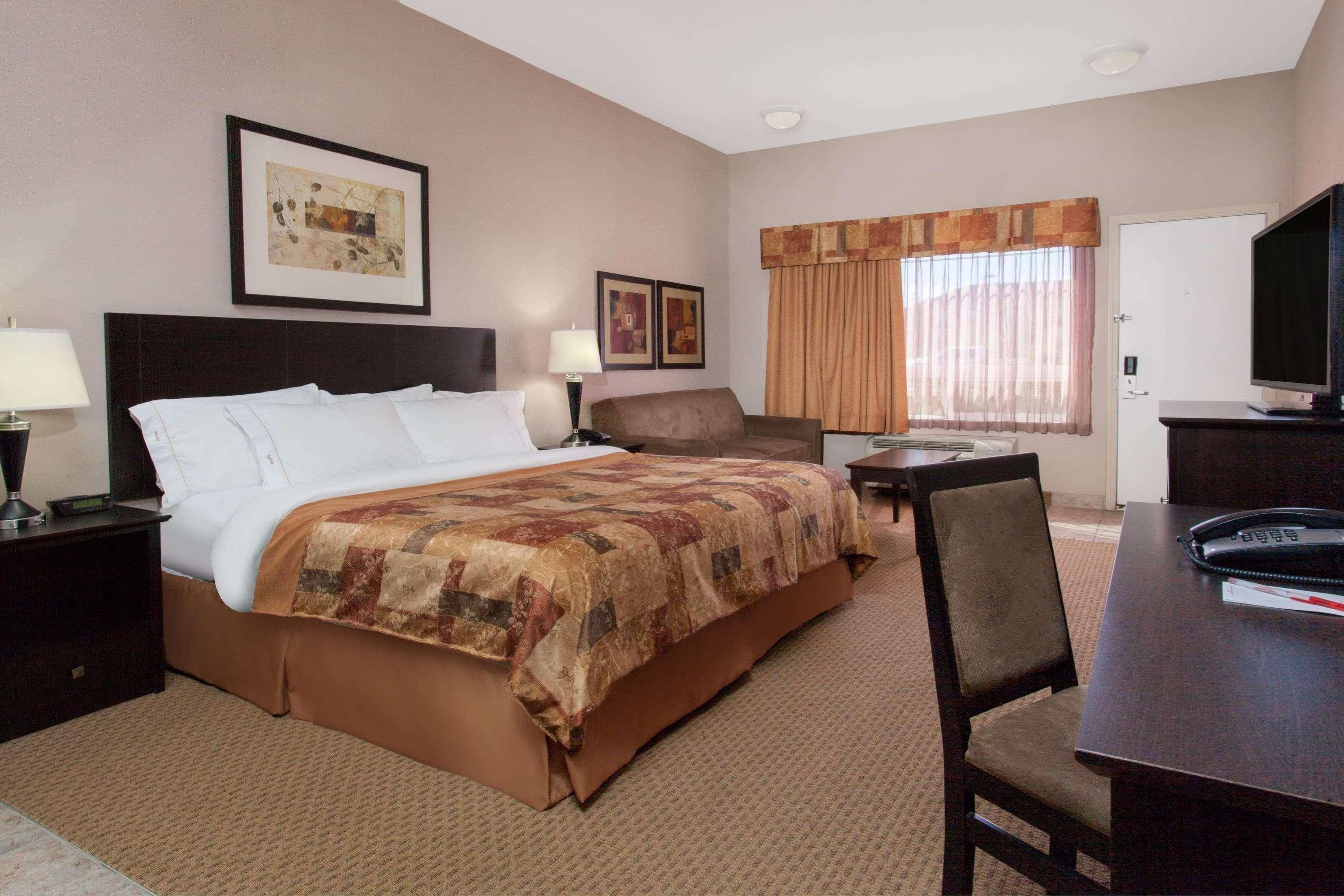 Ramada By Wyndham Brooks Hotel Bagian luar foto