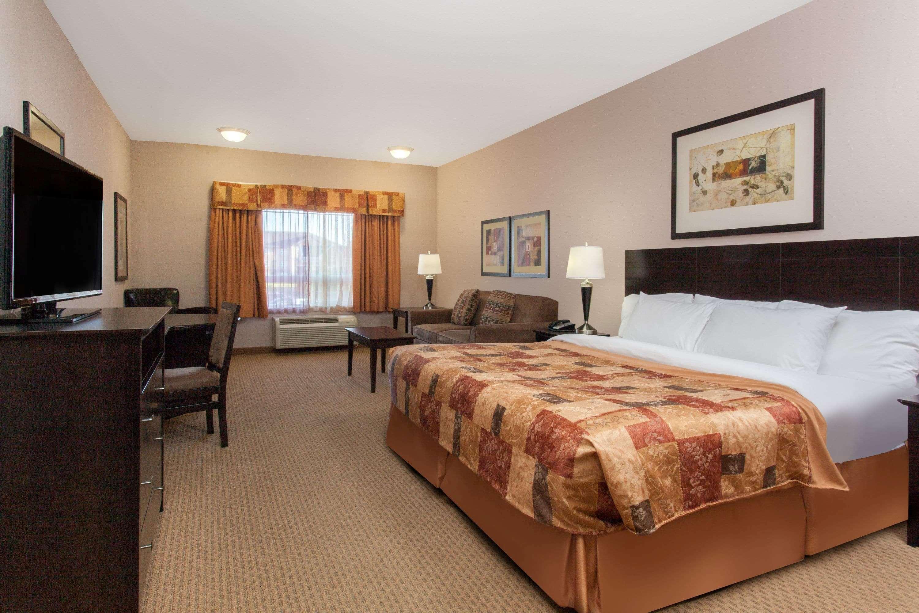 Ramada By Wyndham Brooks Hotel Bagian luar foto