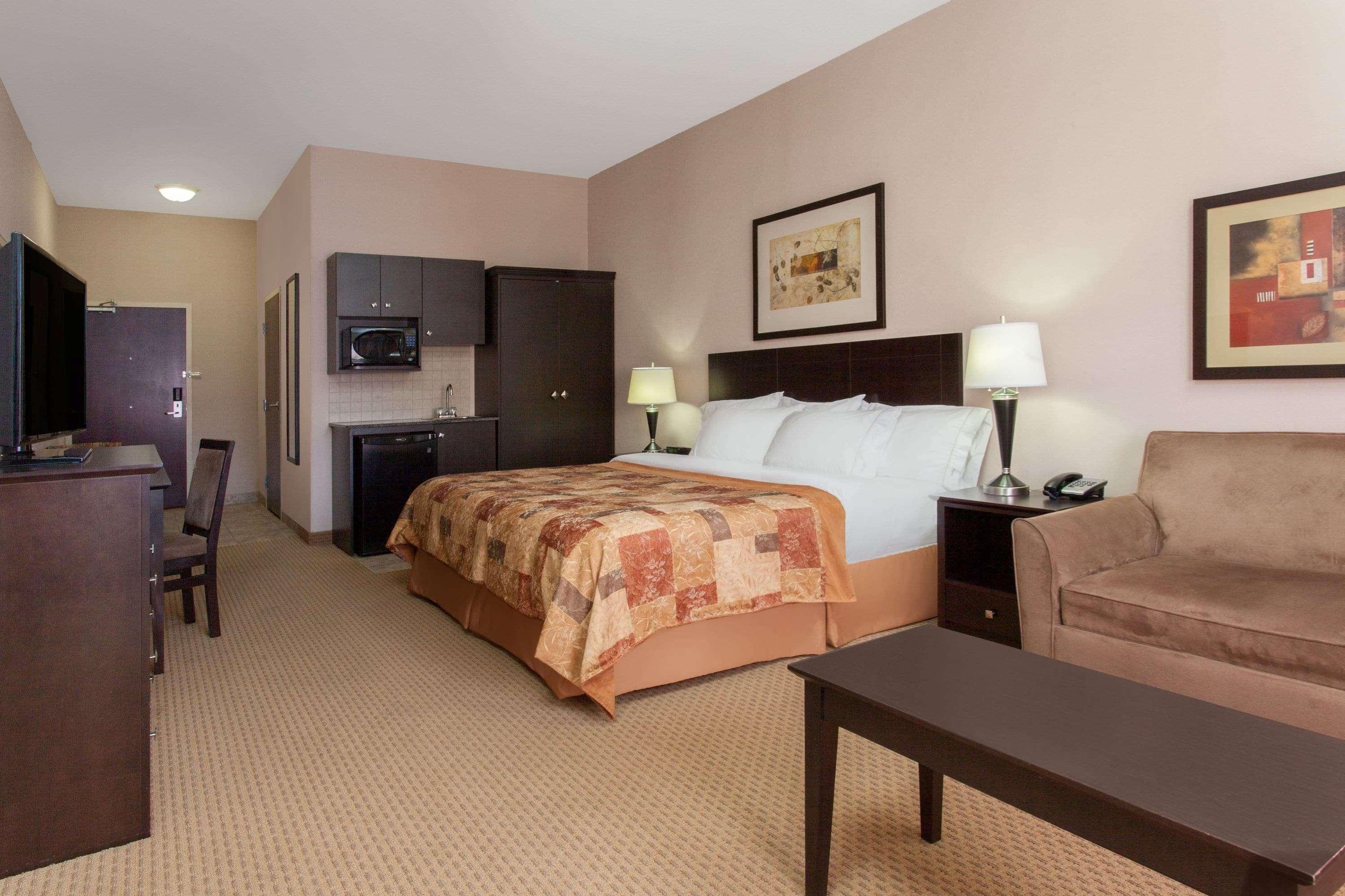 Ramada By Wyndham Brooks Hotel Bagian luar foto