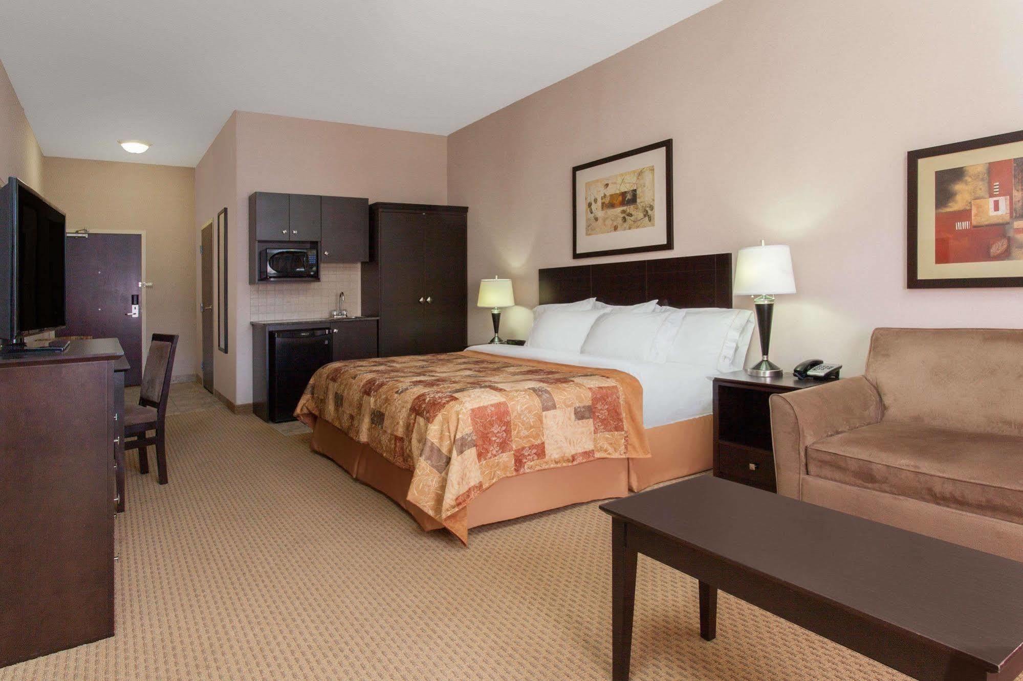 Ramada By Wyndham Brooks Hotel Bagian luar foto