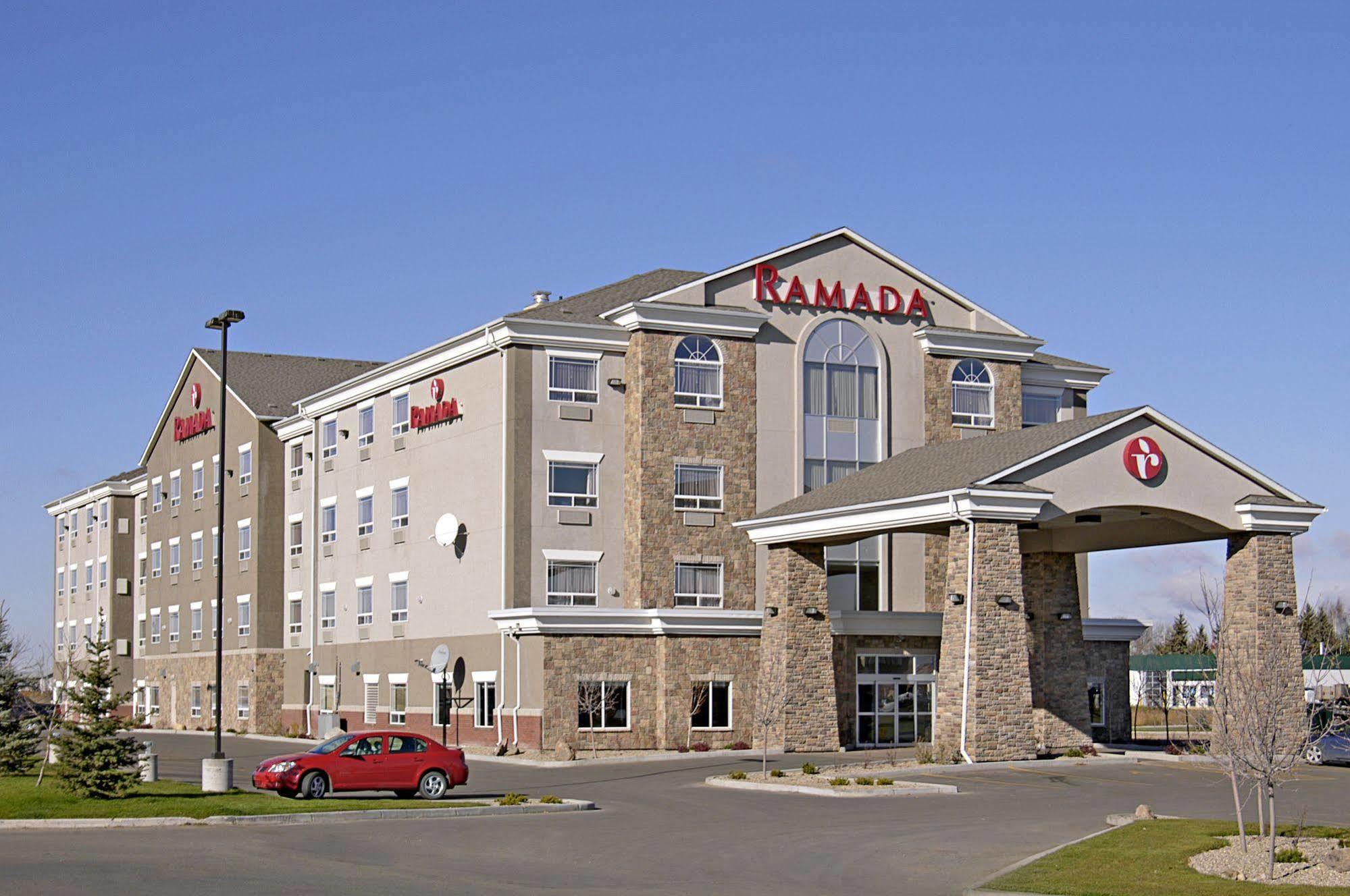Ramada By Wyndham Brooks Hotel Bagian luar foto